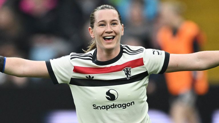 女足超級聯賽：曼聯女隊 4-0 大勝阿斯頓維拉女隊，格蕾絲·克林頓驚世一擊助力客隊沖擊前三